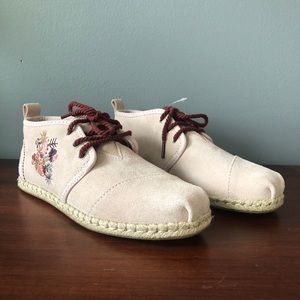 TOMS Floral Embroidery Botas